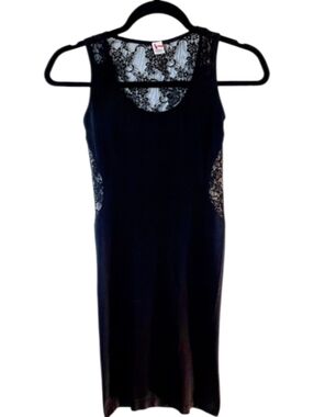 Elegant Black fitted Midi Dress with Lace Back S/M